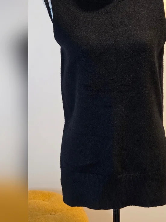 Carmen Marc Valvo Sleeveless Turtleneck Sweater - Black Size S. - Picture 3 of 15